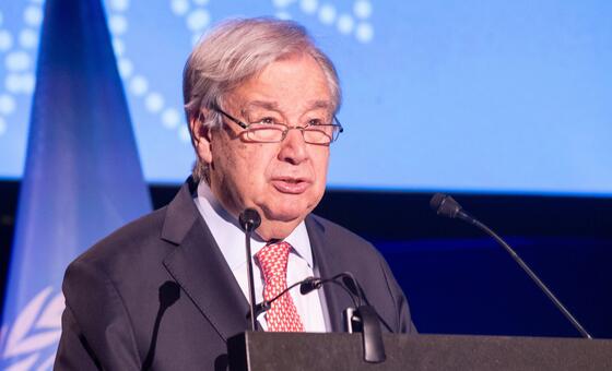联合国秘书长安东尼奥·古特雷斯在瑞士日内瓦举行的人工智能治理全球对话开幕式上发表讲话。